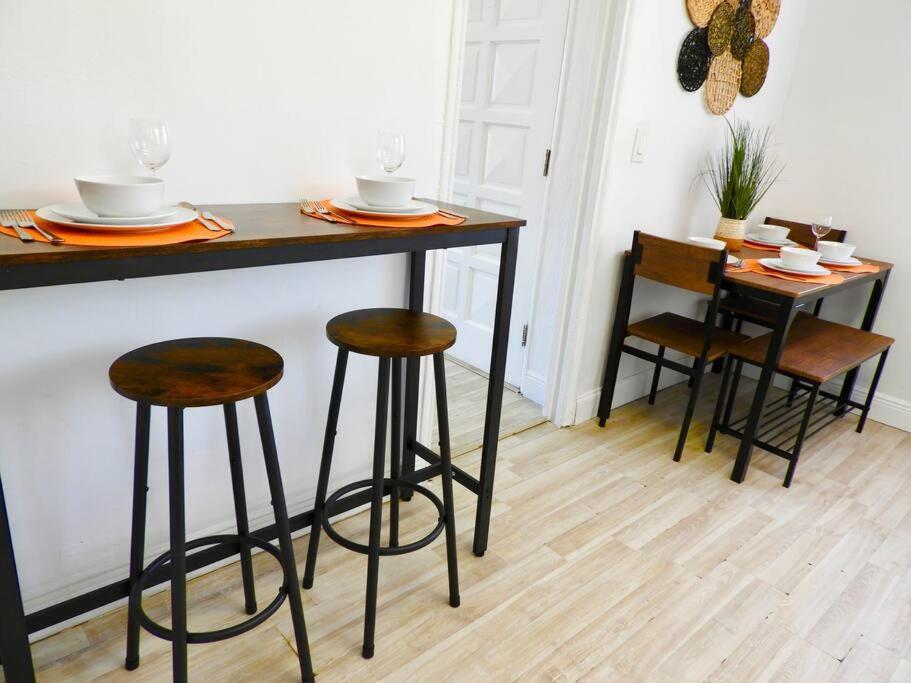Comfy & Updated Apartment Centrally Located Minutes Away From Everything! Miami Exterior photo
